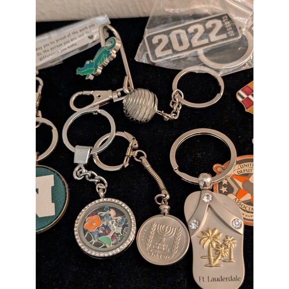 Lot of Key Chains - Picture 4 of 7